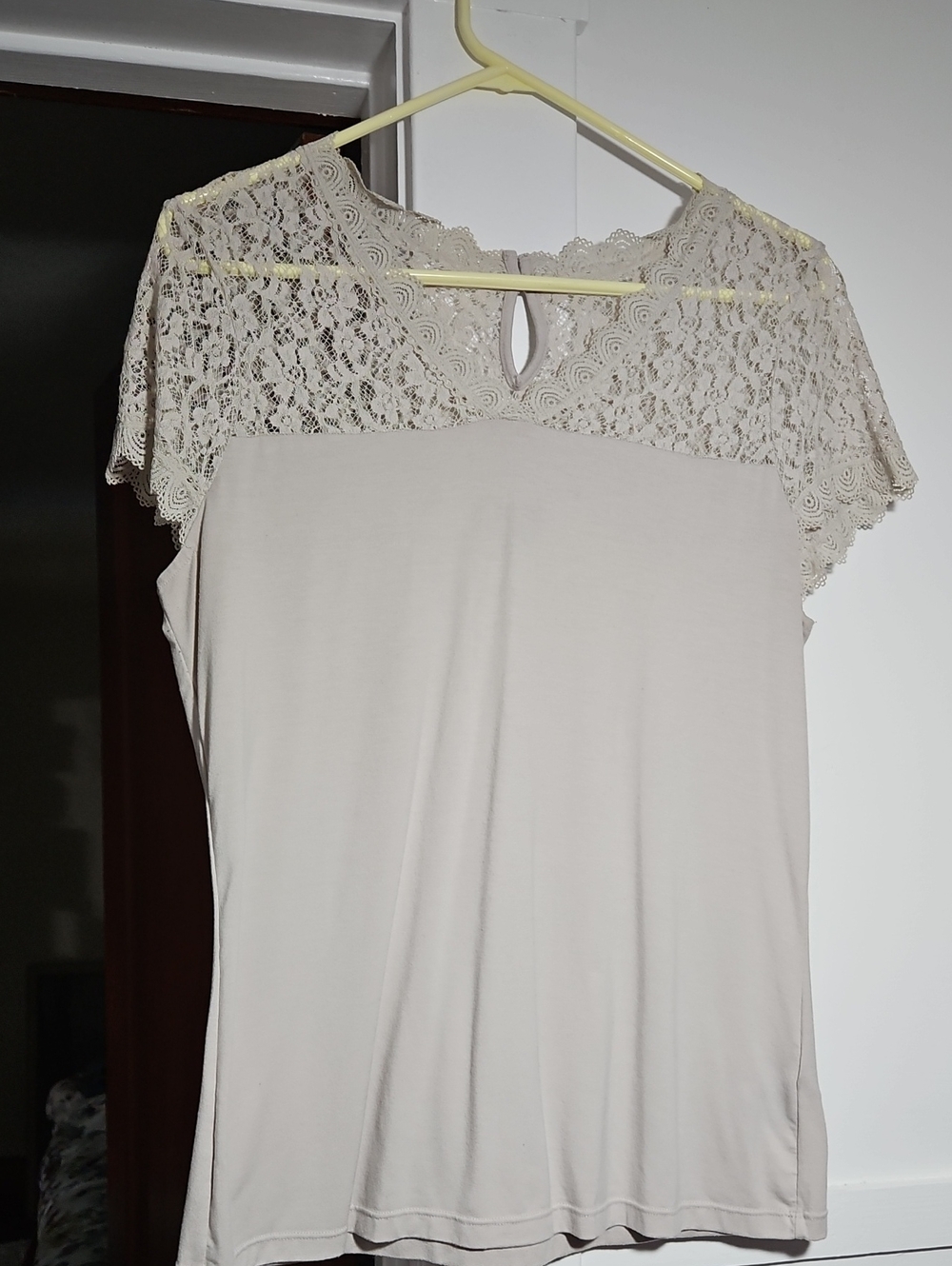 Simply Styled V-Neck Khaki Short Sleeve Blouse Top Floral Lace Size L EUC